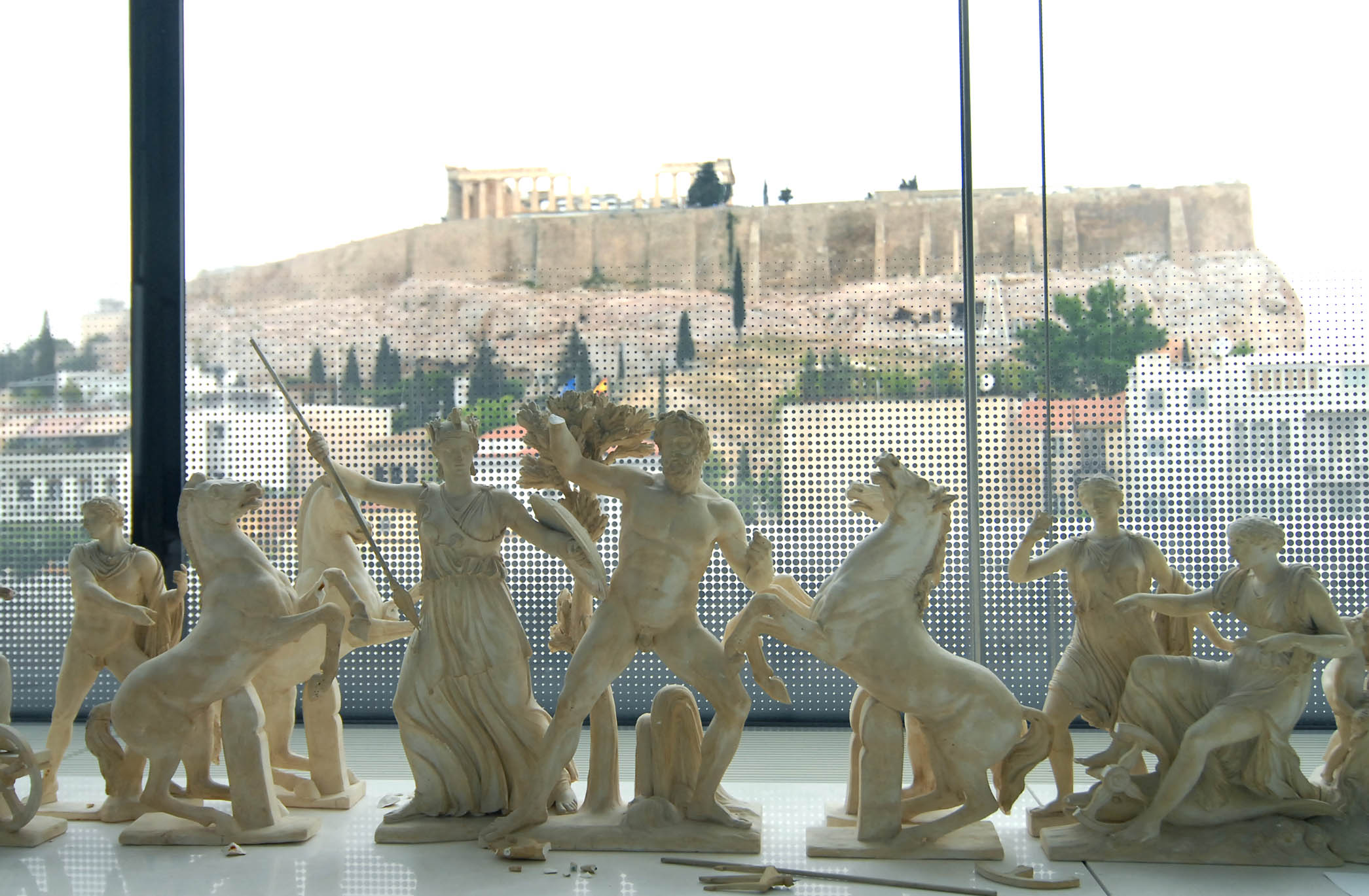 27 αρχαιότητες μεταφέρονται από το παλαιό στο Νέο Μουσείο Ακροπόλεως