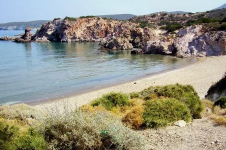 Χωρίς εξέταση των τίτλων ιδιοκτησίας το «ΟΚ» για επένδυση στη Μήλο