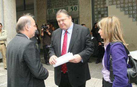 Στην αντεπίθεση το ΠαΣοΚ και ο Ευάγγελος Βενιζέλος