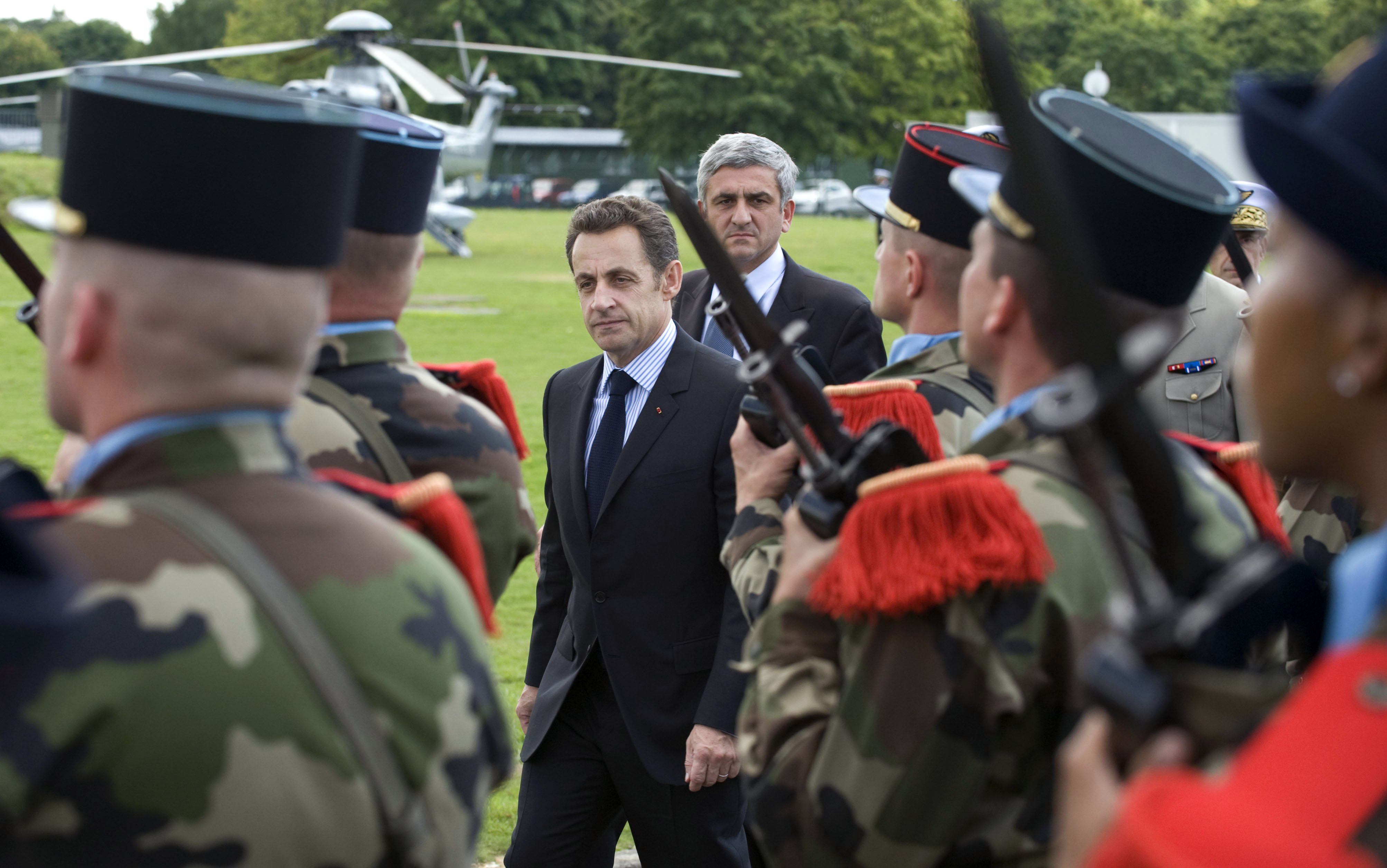 Η Γαλλία κινητοποιεί 10.000 στρατιώτες για αυξημένα μέτρα ασφαλείας