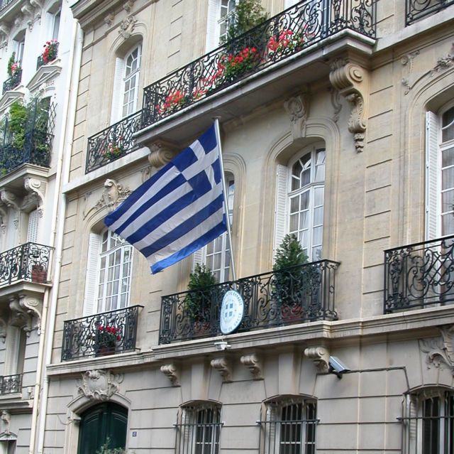 Η κυβέρνηση ζητάει από τις ελληνικές πρεσβείες τις αδιάθετες δαπάνες