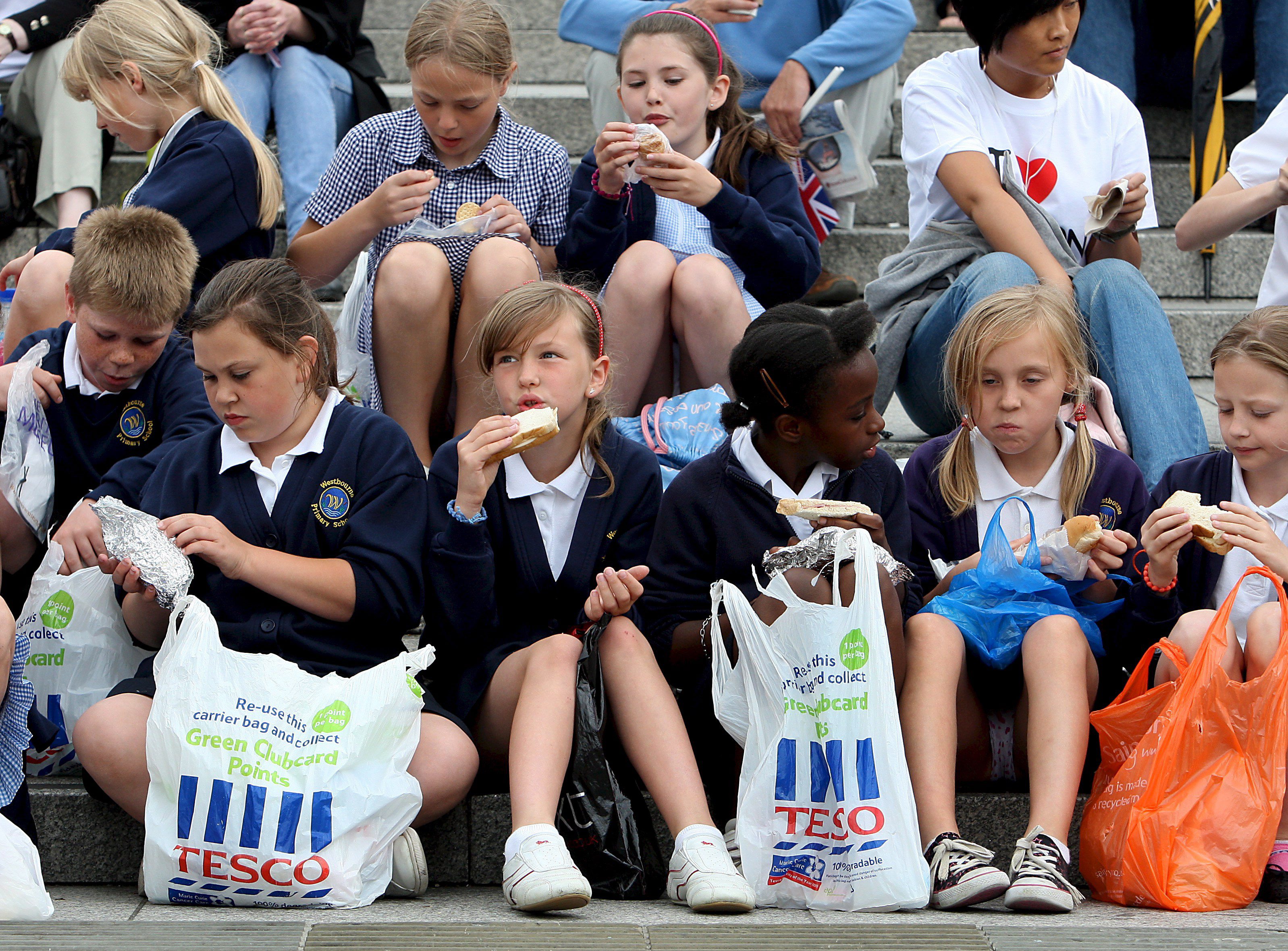 Αγγλία: Ένας στους δύο δασκάλους ταΐζει πεινασμένους μαθητές