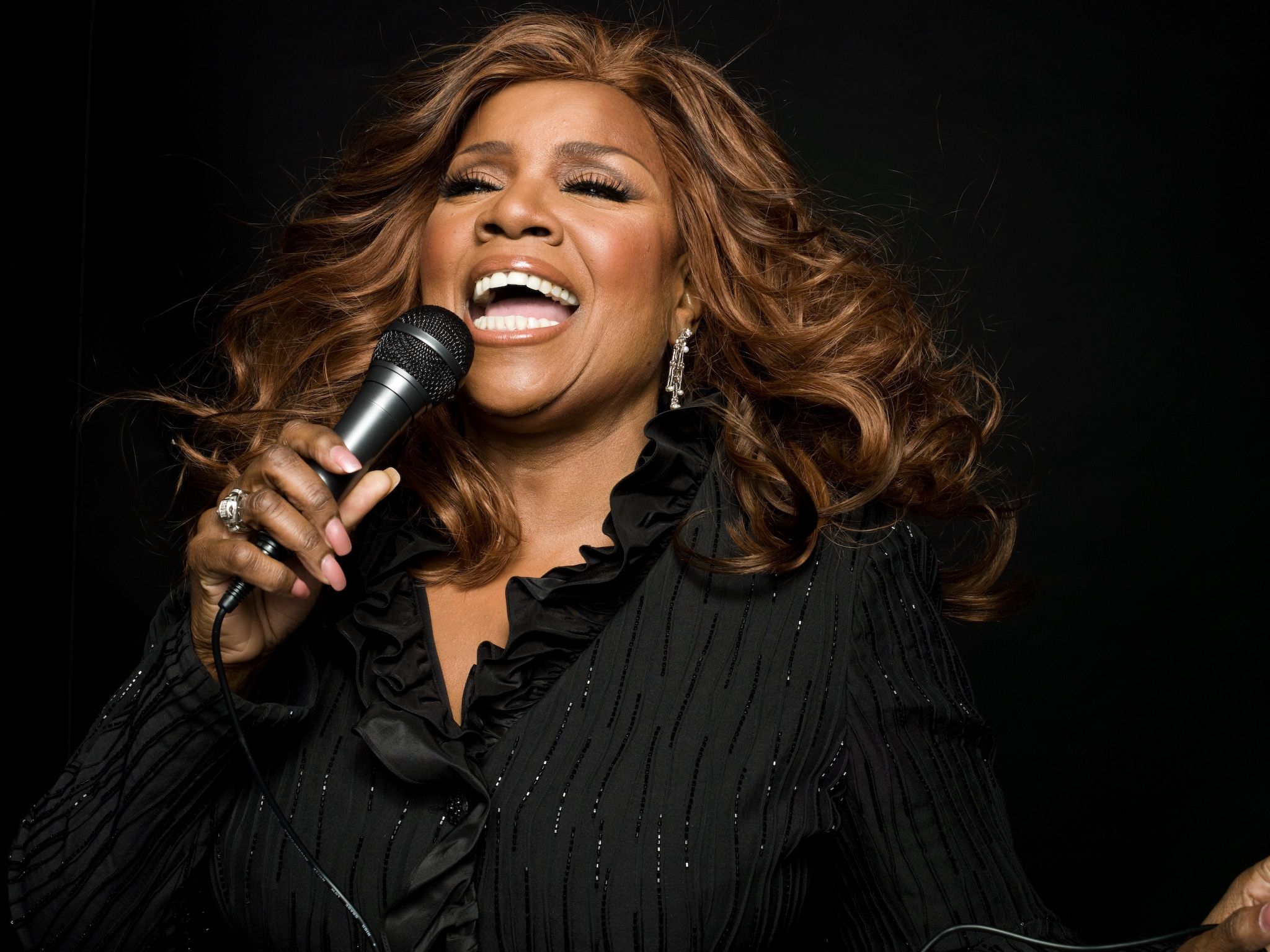 Σίβυλλα alert! Η Γκλόρια Γκέινορ στην Αθήνα για το πάρτυ μεγαλοεφοπλιστή