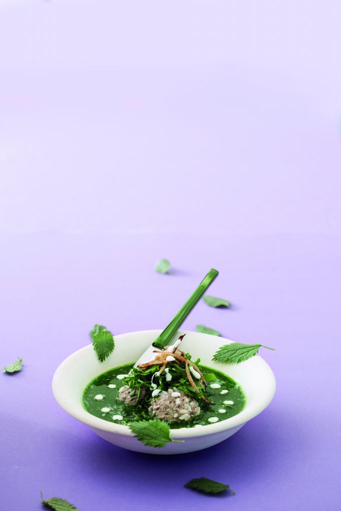 Γιουβαρλάκια σε ποντιακή τσουκνιδόσουπα