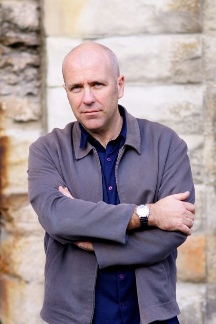 Ρίτσαρντ Φλάναγκαν: Δεν υπάρχει μεγαλύτερο ψέμα από τον ηρωισμό