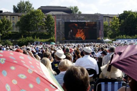 Η (σαπουν)όπερα ταιριάζει στο Μπαϊρόιτ