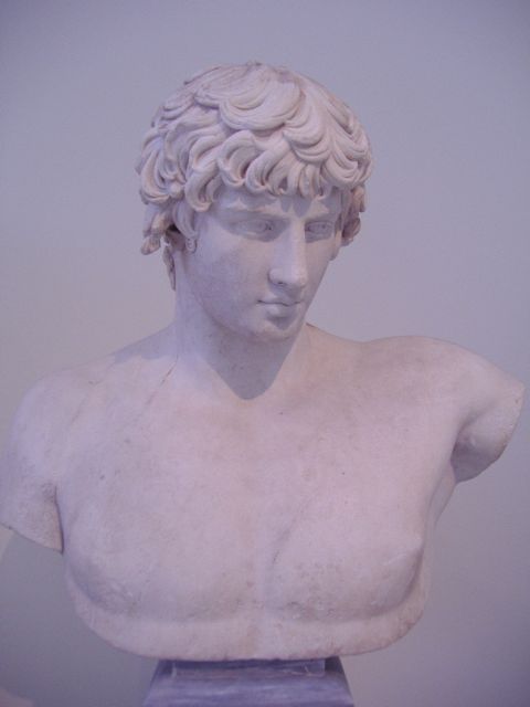 Όταν ο Αδριανός ερωτεύτηκε τον Αντίνοο