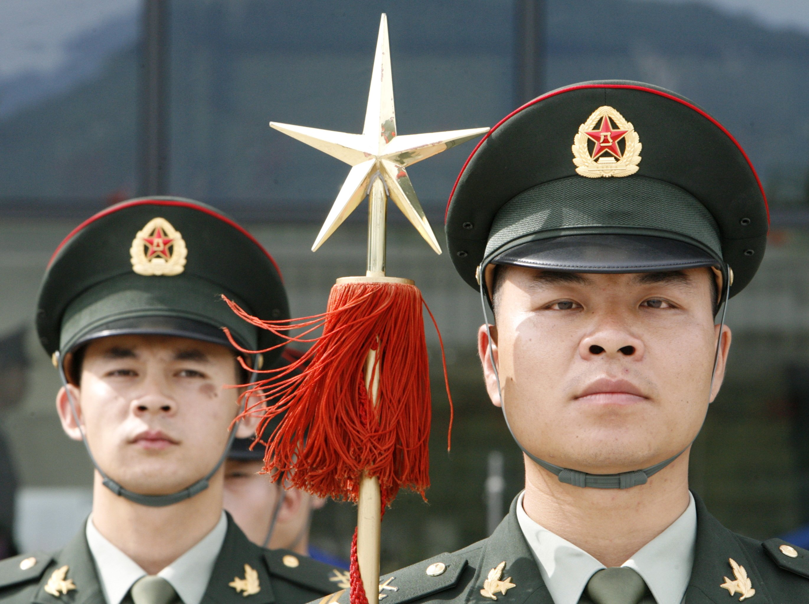 Σε περαιτέρω αύξηση των στρατιωτικών της δαπανών προχωρά η Κίνα