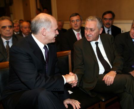 Δυσαρέσκεια στο ΠαΣοΚ για την παρουσίαση βιβλίου της Κοππά από Παπανδρέου-Κουβέλη