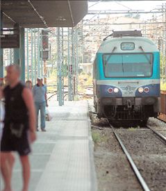 Εθελουσία έξοδος, αύξηση τιμών και μείωση δρομολογίων για τον «νέο» ΟΣΕ