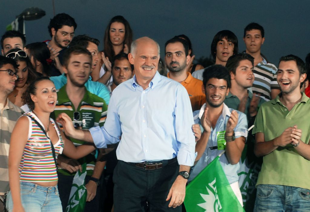 Η νεολαία του Γιώργου Παπανδρέου δίνει ραντεβού την Παρασκευή