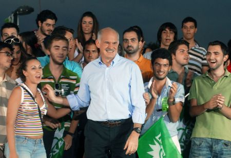 Η νεολαία του Γιώργου Παπανδρέου δίνει ραντεβού την Παρασκευή