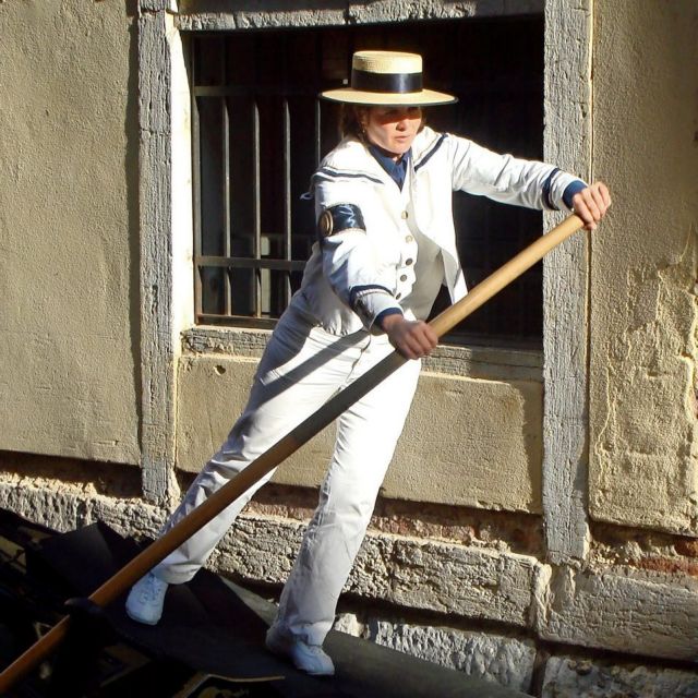 Ο πρώτος τρανσέξουαλ γονδολιέρης ταράζει τα νερά της Βενετίας