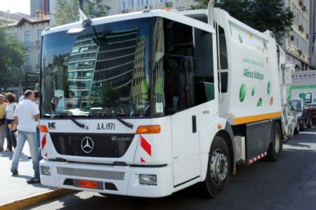 Η Βουλή δώρισε ένα απορριματοφόρο στο δήμο Κέας