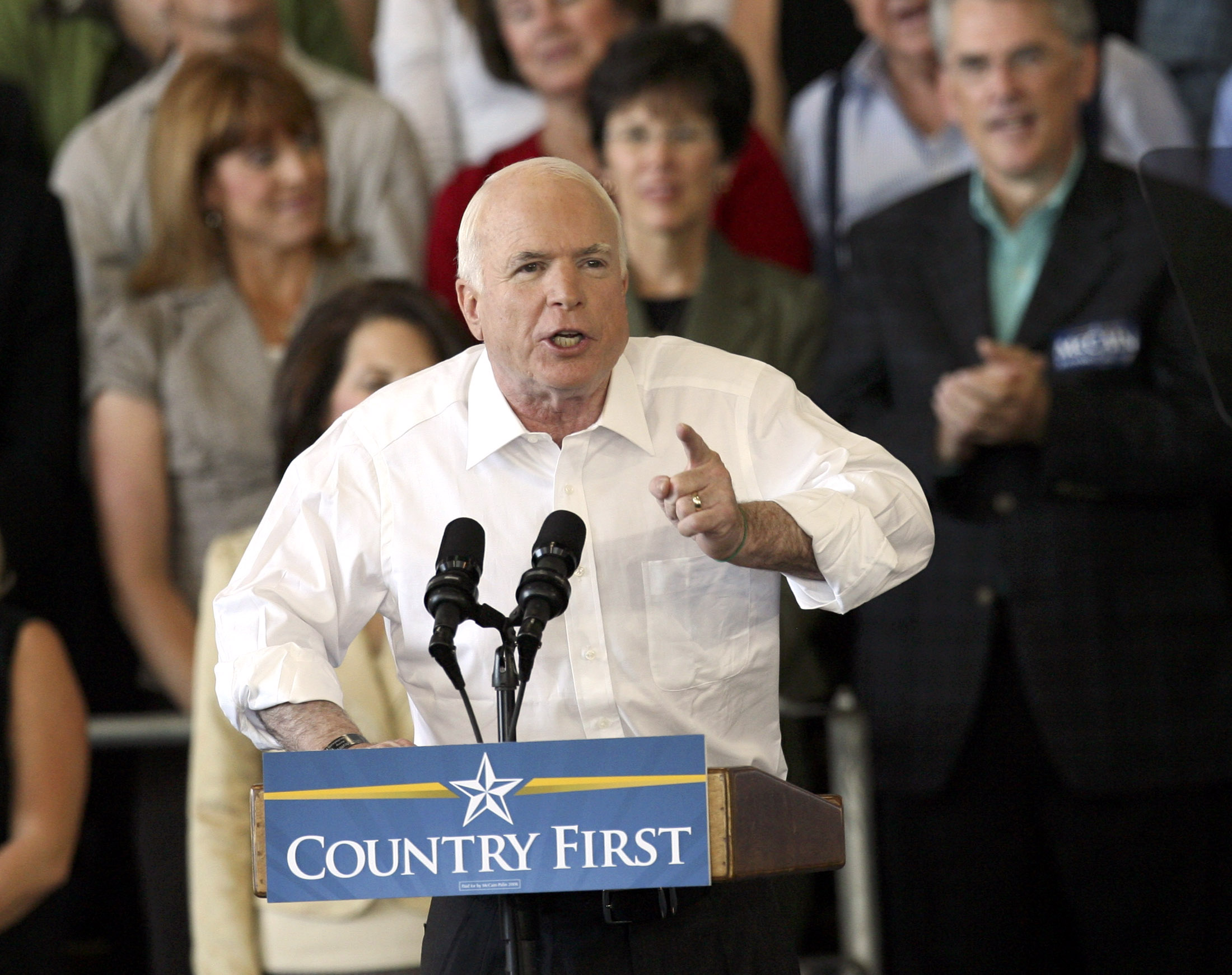 Πέθανε ο γερουσιαστής Τζον Μακέιν