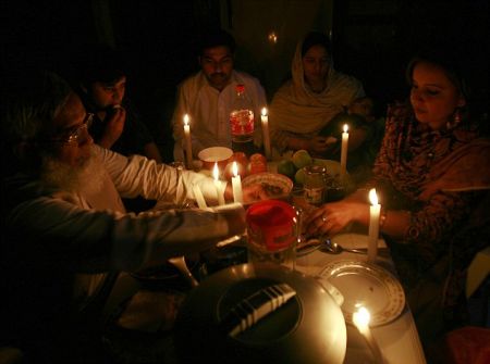 Πακιστάν: Στο σκοτάδι βυθίστηκε το 80% της χώρας εξ αιτίας γενικού μπλακ άουτ