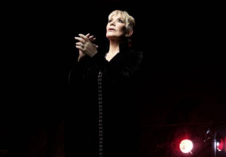 Η Μαρινέλλα στο Παλλάς με φιλαρμονική ορχήστρα και 60μελή χορωδία