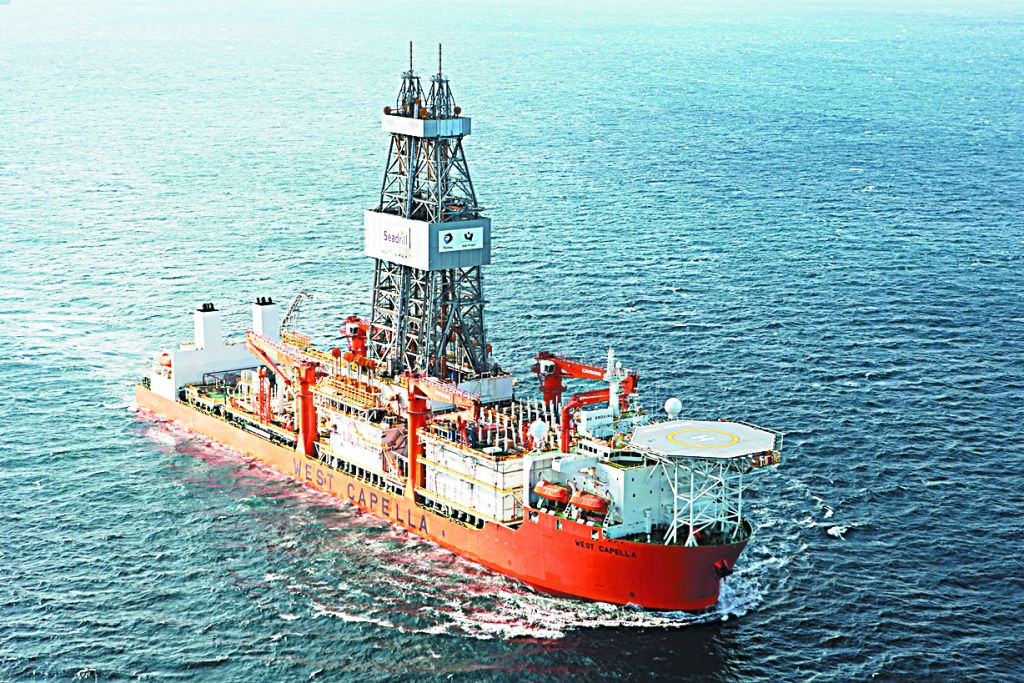 Πιάνει δουλειά το γεωτρύπανο της Total