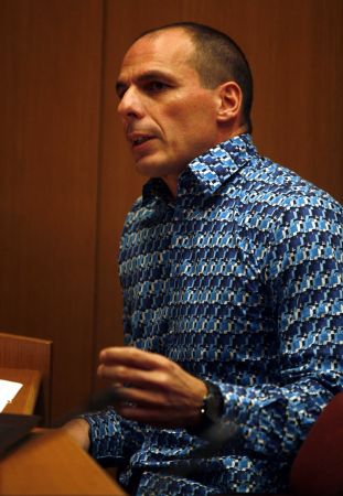 Βαρουφάκης: Δεν θα πάμε με λογική τσαμπουκά και μπλόφας