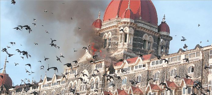 Το μακελειό της Βομβάης συγκλονίζει τον κόσμο