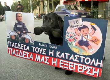 Τεταμένη η ατμόσφαιρα στο Σύνταγμα στη διάρκεια του συλλαλητηρίου | tovima.gr