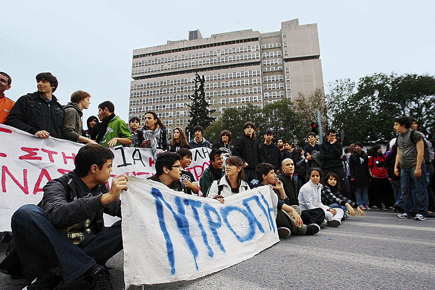 Μαθητικό συλλαλητήριο στα Προπύλαια – Ανοιξε το κέντρο Αθήνας