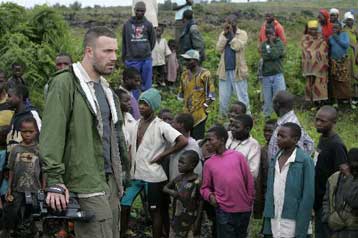 Συνεργασία Μπεν Αφλεκ και Μικ Τζάγκερ για τους πρόσφυγες του Κονγκό | tovima.gr