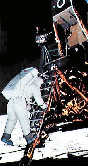 1969: Τα πρώτα βήματα στο Φεγγάρι | tovima.gr
