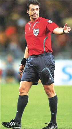 ΚΥΡΟΣ ΒΑΣΣΑΡΑΣ Ο διαιτητής-«μαύρο πρόβατο» για όλους