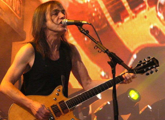 Πέθανε ο θρυλικός κιθαρίστας των AC/DC, Malcolm Young