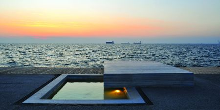 Περπατώντας πάνω στη θάλασσα