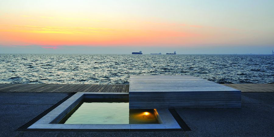 Περπατώντας πάνω στη θάλασσα