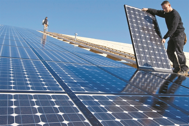 «Φωτοβολταϊκά στη Στέγη»: Ανοίγει τον Απρίλιο η πλατφόρμα