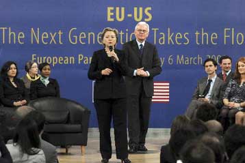 Η Χίλαρι Κλίντον καθησυχάζει την Ευρώπη για το αμερικανικό «άνοιγμα» στη Ρωσία | tovima.gr