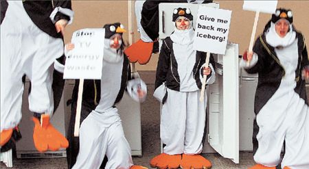 «Πιγκουίνοι» ζητούν το παγόβουνό τους | tovima.gr