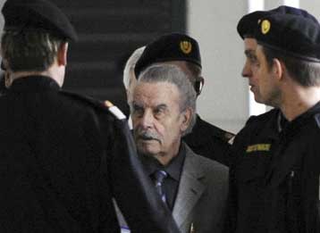 Ένοχος και για ανθρωποκτονία δηλώνει τώρα ο πατέρας-αιμομίκτης Γιόζεφ Φριτσλ | tovima.gr