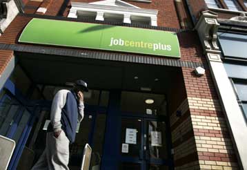 Ξεπέρασαν τα 2 εκατομμύρια οι άνεργοι στη Βρετανία | tovima.gr
