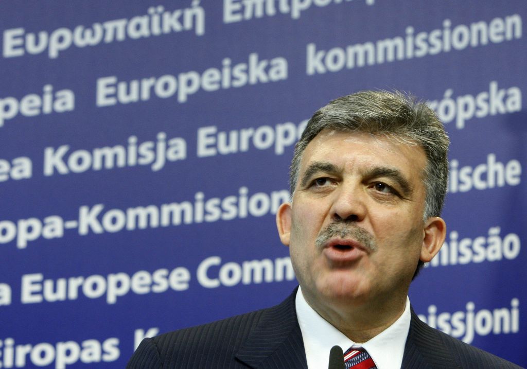 Αντιπολίτευση: Ο στρατός ανάγκασε τον Γκιουλ ν’ αποσυρθεί