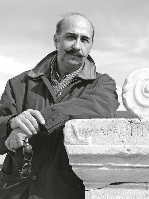 «Το κράτος δεν βοηθάει τους καλλιτέχνες»