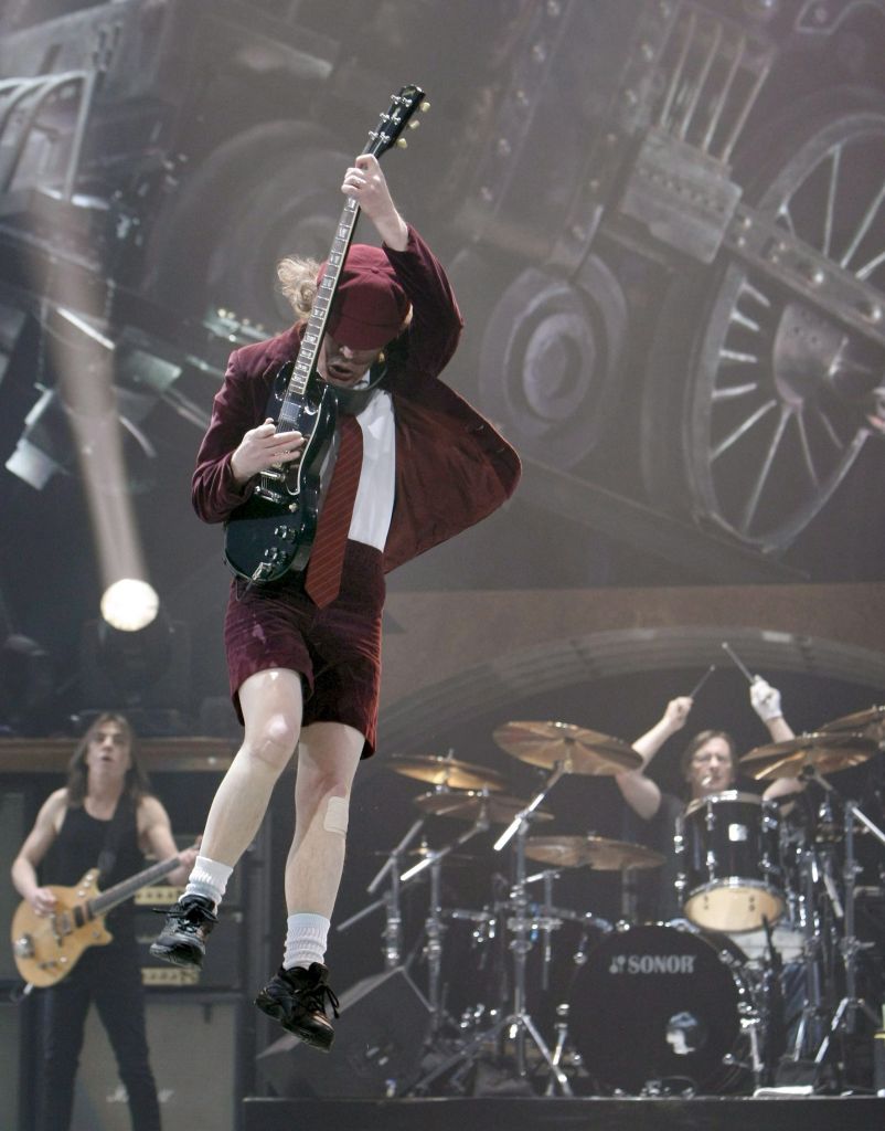 Ο Αξλ Ρόουζ και επίσημα frontman των AC / DC - ΤΟ ΒΗΜΑ