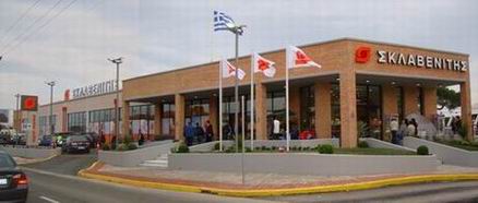 Σκλαβενίτης: Δέκα φορτηγά βοήθεια στην Κεφαλλονιά