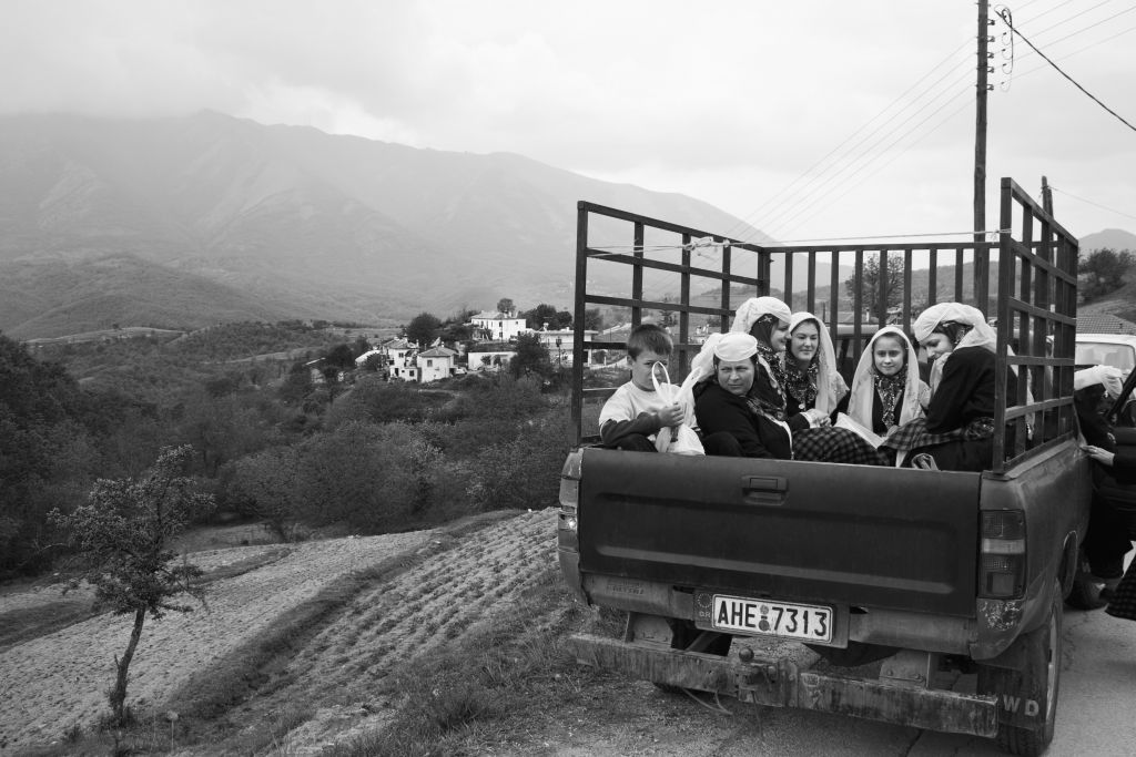 Νέες Εποχές: Ο γόρδιος δεσμός των μειονοτήτων