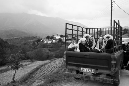 Μίσος, βία και γονική παροχή