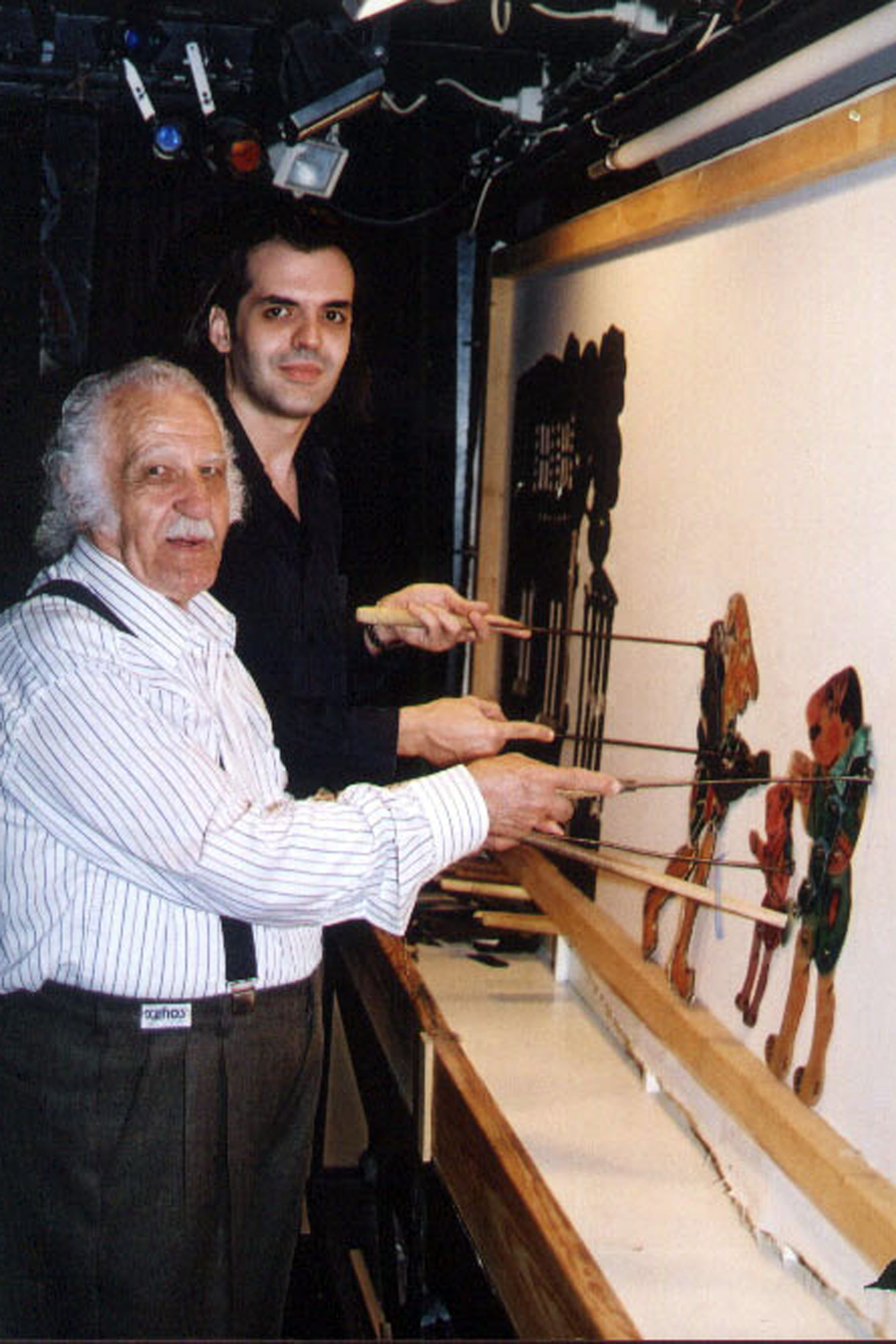 Πέθανε ο Ευγένιος ΣπαθάρηςΜετά από ατύχημα, έφυγε η ψυχή του θεάτρου Σκιών, σε ηλικία 85 ετών