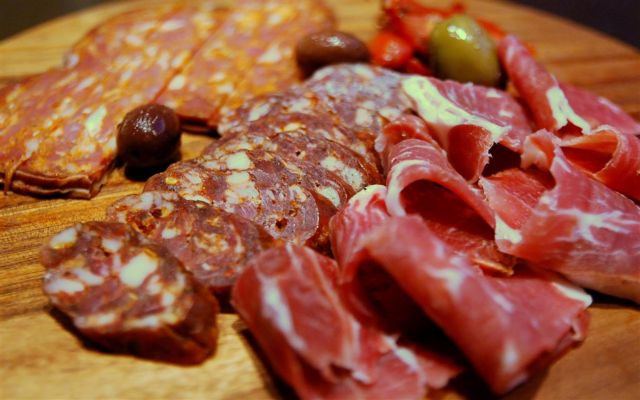 Τα αλλαντικά αυξάνουν τον κίνδυνο καρκίνου του μαστού