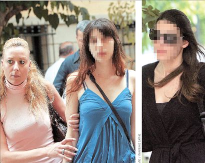 Σε κλοιό η οικογένεια Καραβέλα