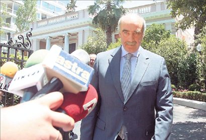 Θητεία εννέα μηνών και μείωση εξοπλισμών