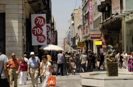 Αρχίζουν οι ενδιάμεσες εκπτώσεις μετά το Πάσχα