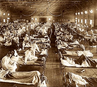 50 εκατομμύρια θύματα το 1918 - Η φονική ισπανική γρίπη πήρε το όνομά της από το γεγονός ότι έπληξε πολύ σοβαρά την Ισπανία αφήνοντας πίσω της οκτώ εκατομμύρια νεκρούς μέσα σε μόνο έναν μήνα (Μάιος 1918). Ωστόσο το πρώτο ξέσπασμά της εμφανίστηκε στις αρχές Μαρτίου του 1918 σε στρατιώτες οι οποίοι εκπαιδεύονταν στο στρατόπεδο Φούνστον του Κάνσας των ΗΠΑ (από όπου και η φωτογραφία). Ως τον Οκτώβριο του ίδιου έτους είχε εξελιχθεί σε πανδημία και είχε εξαπλωθεί σε κάθε γωνιά του πλανήτη, μολύνοντας το 2,5% ως 5% του πληθυσμού και επηρεάζοντας τουλάχιστον το 20%. Σύμφωνα με εκτιμήσεις άφησε πίσω της περισσότερους από 50 εκατομμύρια νεκρούς. Ορισμένοι μάλιστα υπολογίζουν ότι ο συνολικός αριθμός των θυμάτων μπορεί να ήταν και διπλάσιος. Σε διάστημα 18 μηνών η ισπανική γρίπη είχε εξασθενήσει, ωστόσο εξακολουθούσε να «κυκλοφορεί» για δεκαετίες αργότερα.