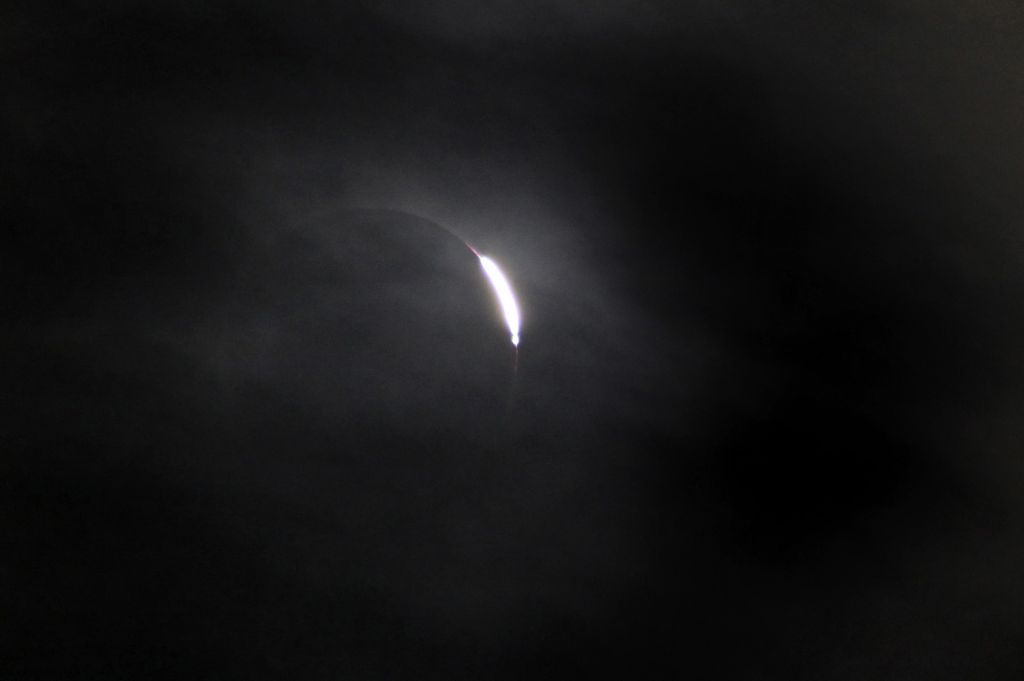 <b>Ολική έκλειψη Ηλίου</b> Πανάρχαιες προλήψεις και επιστημονικά πειράματα συνδυάστηκαν με μοναδικό τρόπο κατά την έκλειψη- Έγινε ορατή σε μεγάλο τμήμα της Ασίας